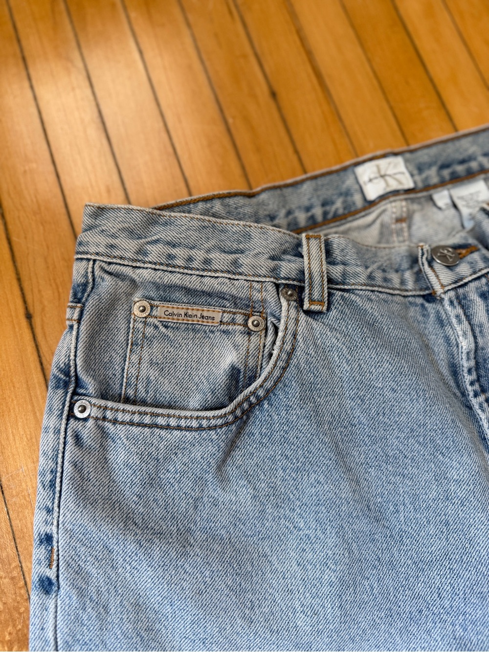 Vintage 90s Calvin Klein Light Wash Jean Shorts Jorts Leather Patch Mens Sz. 33 - Picture 3 of 9